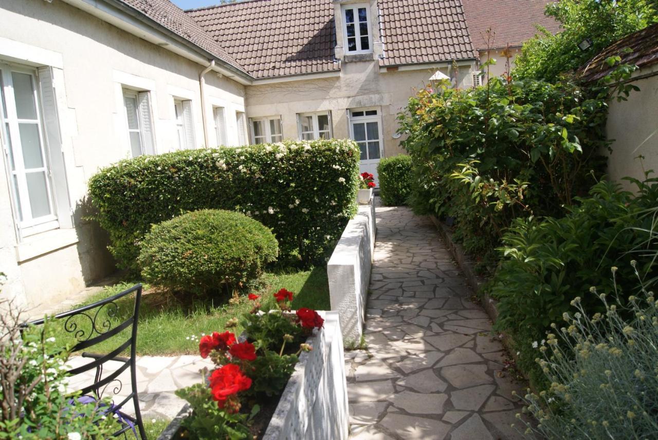 Hotel La Cognette A 25 Kilometres De Chateauroux Et 30 Kilometres De Bourges Issoudun Exterior foto